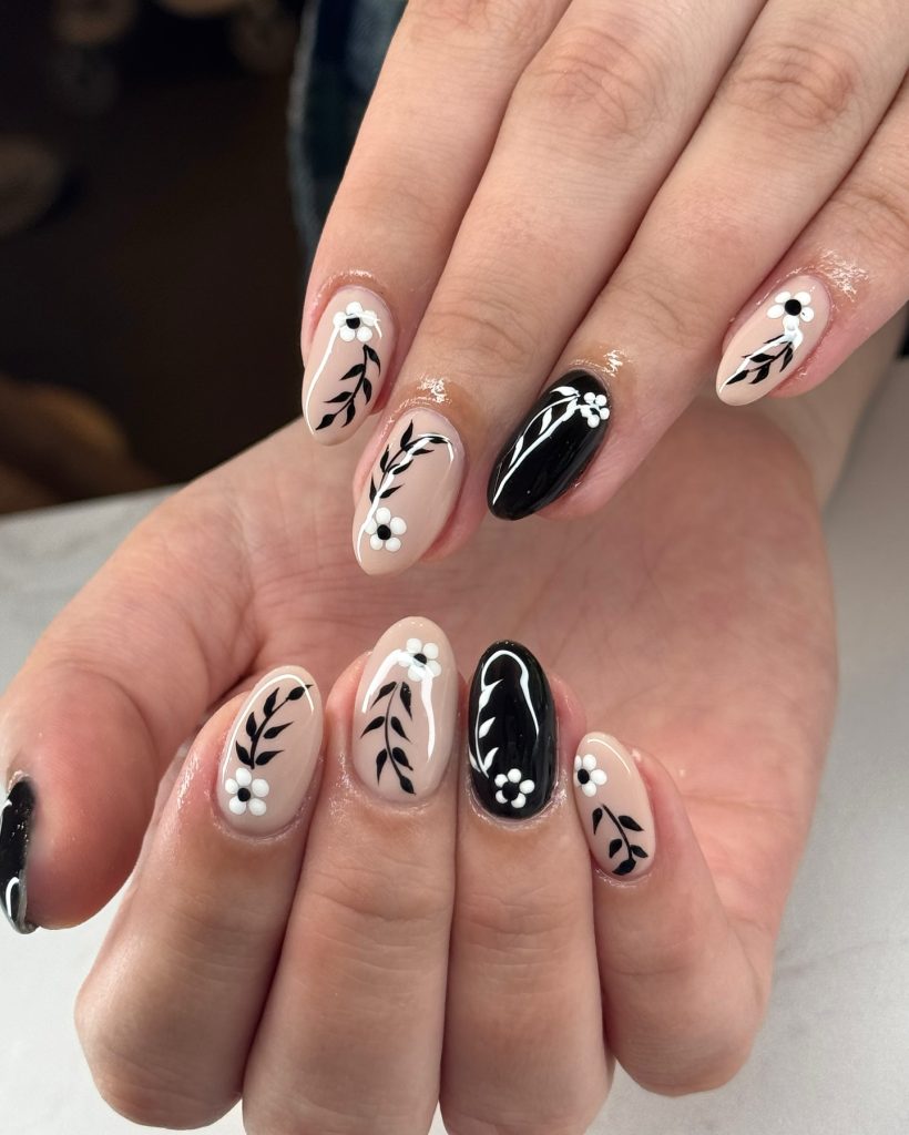 Bare Nails with One Leaf Outline Accent